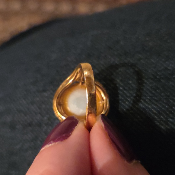 14kt gold ring w/ mabe pearl & 6 diamonds from Bailey, Banks and Biddle. - Picture 4 of 5